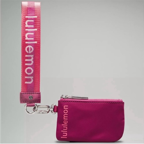 LULULEMON DUAL POUCH WRISTLET IN *wordmark* WASHED MAUVE/SAKURA PINK COMBO - Picture 3 of 8